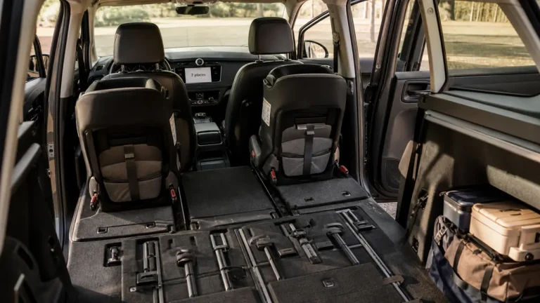 SUV, monospace ou ludospace, la vraie voiture familiale 7 places se juge au troisième rang et au coffre Voiture familiale 7 places : coffre et troisième rang prêts